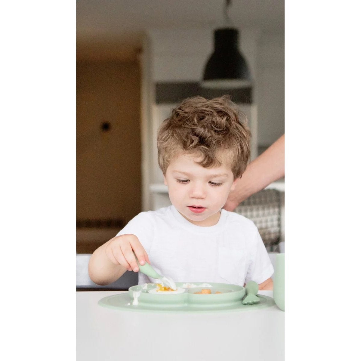 ezpz-silicone-mini-mat-+-utensils-feeding-set-lime- (4)