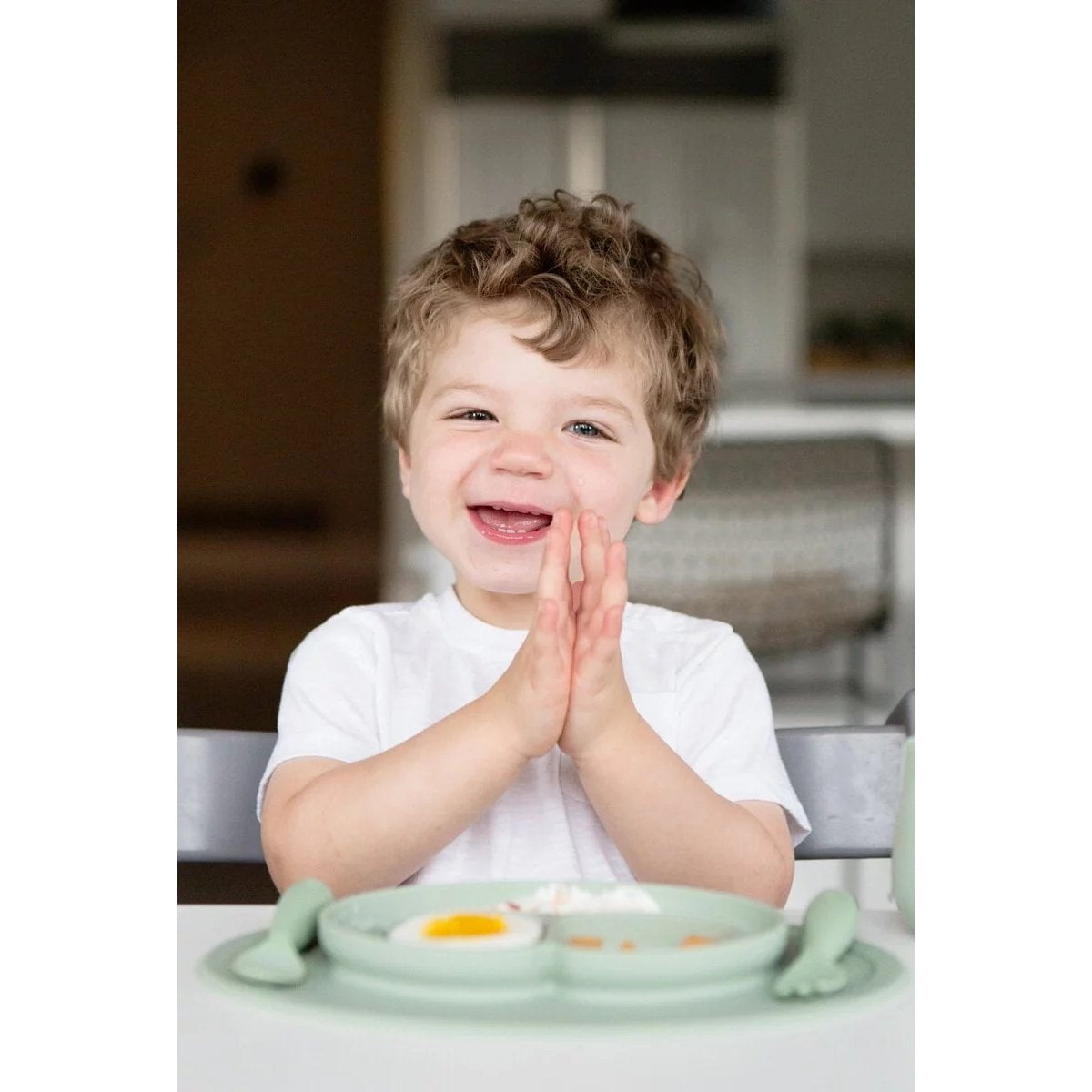 ezpz-silicone-mini-mat-+-utensils-feeding-set-lime- (5)