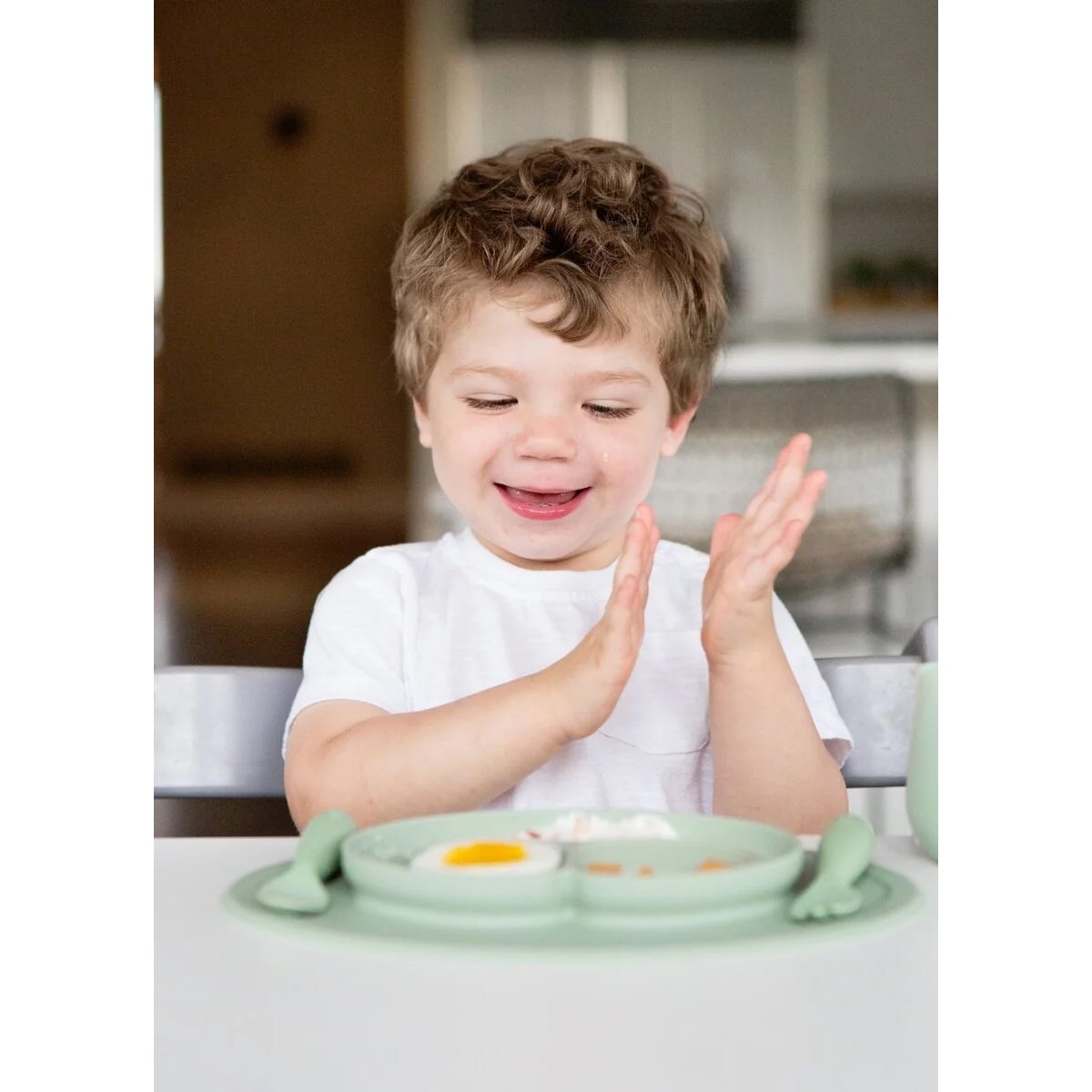 ezpz-silicone-mini-mat-+-utensils-feeding-set-lime- (6)