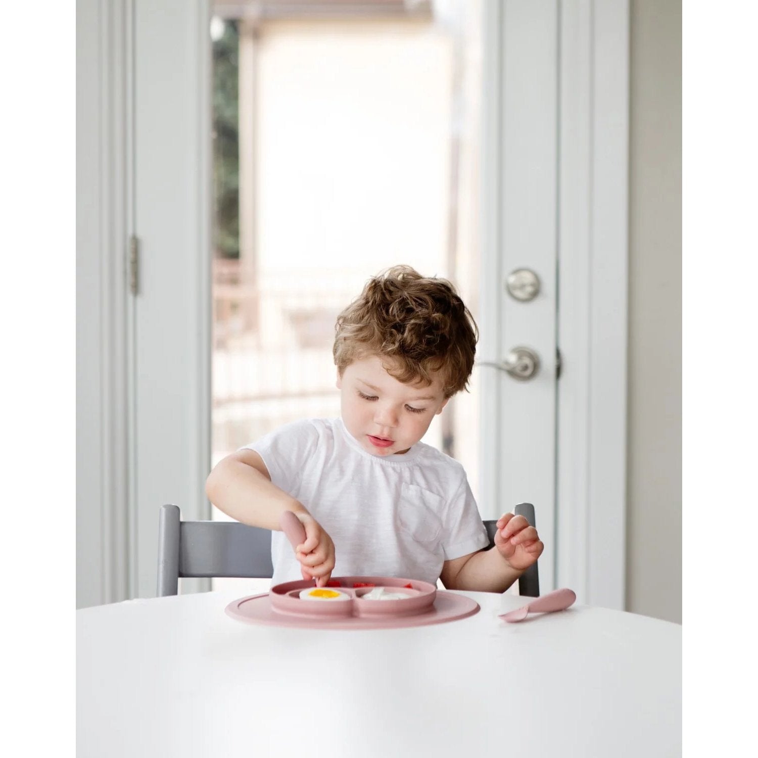 ezpz-silicone-mini-mat-+-utensils-feeding-set-nordic-blush- (10)