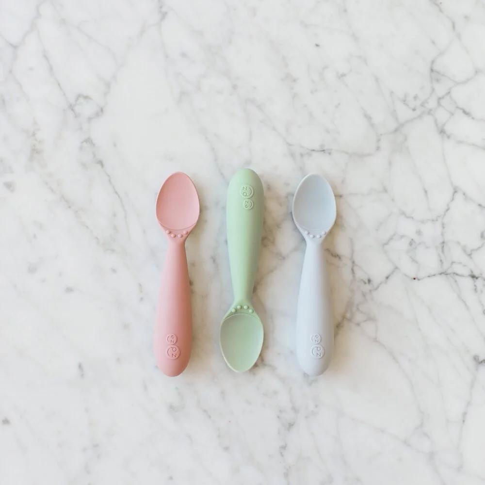 ezpz-silicone-mini-mat-+-utensils-feeding-set-nordic-blush- (3)