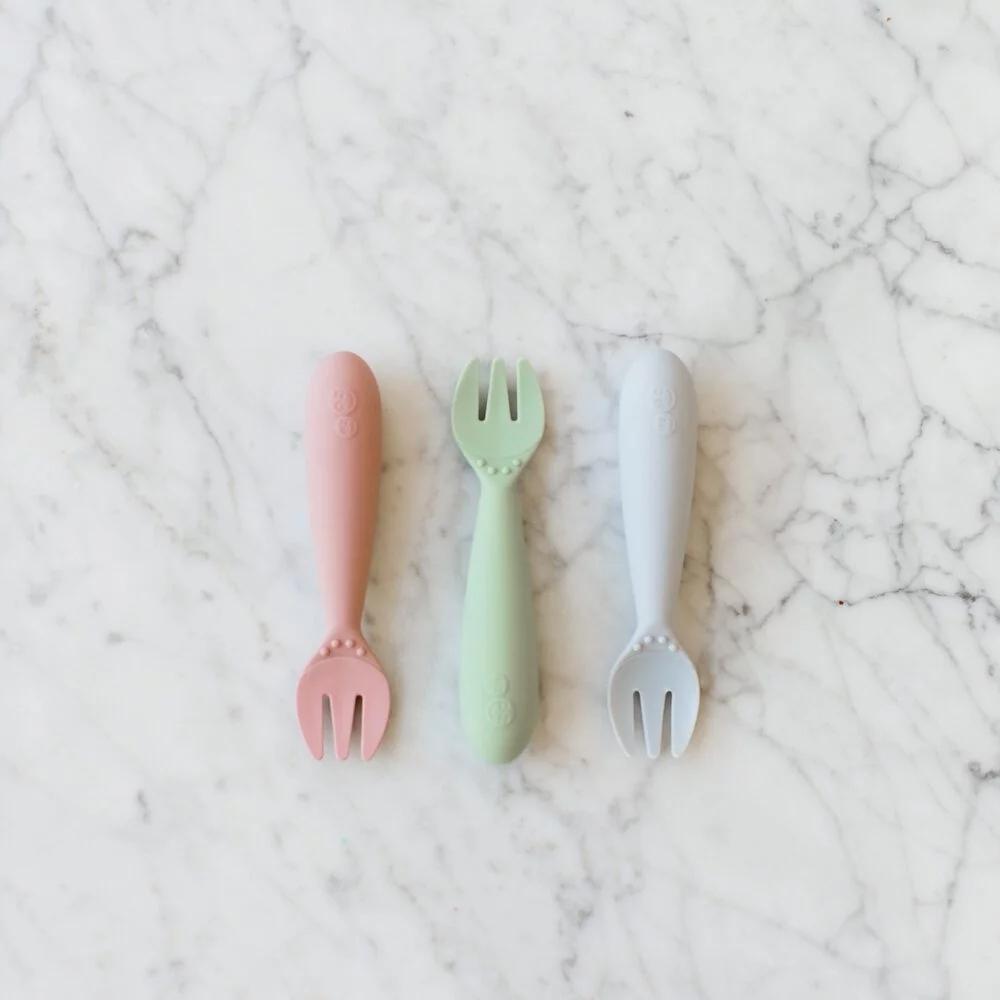 ezpz-silicone-mini-mat-+-utensils-feeding-set-nordic-blush- (6)