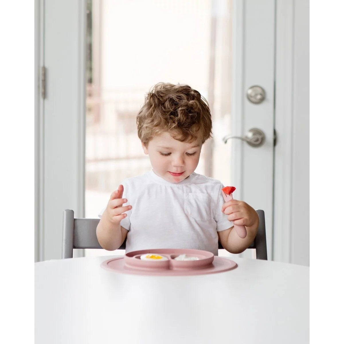 ezpz-silicone-mini-mat-+-utensils-feeding-set-nordic-blush- (8)