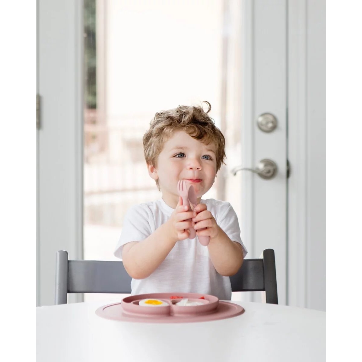 ezpz-silicone-mini-mat-+-utensils-feeding-set-nordic-blush- (9)