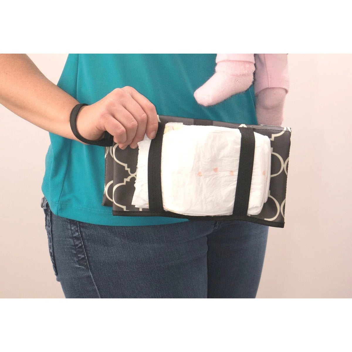 the-first-years-changing-pad-black-quatro- (3)